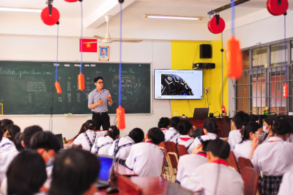 Teciomar Abila shows how technology is transforming the classroom into a more dynamic and interactive environment.