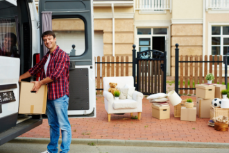 Learn how Jm Mudanças guides you to safely pack dishes and glassware for moving without the risk of breakage.